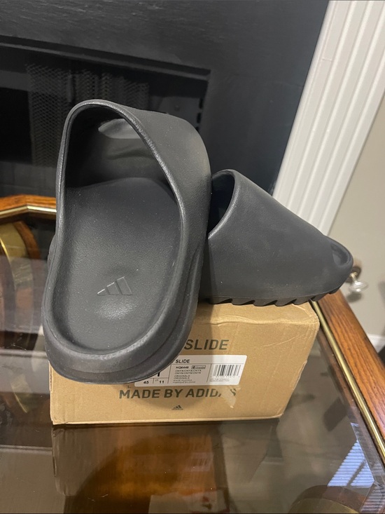 adidas Yeezy Slide in Slate Black